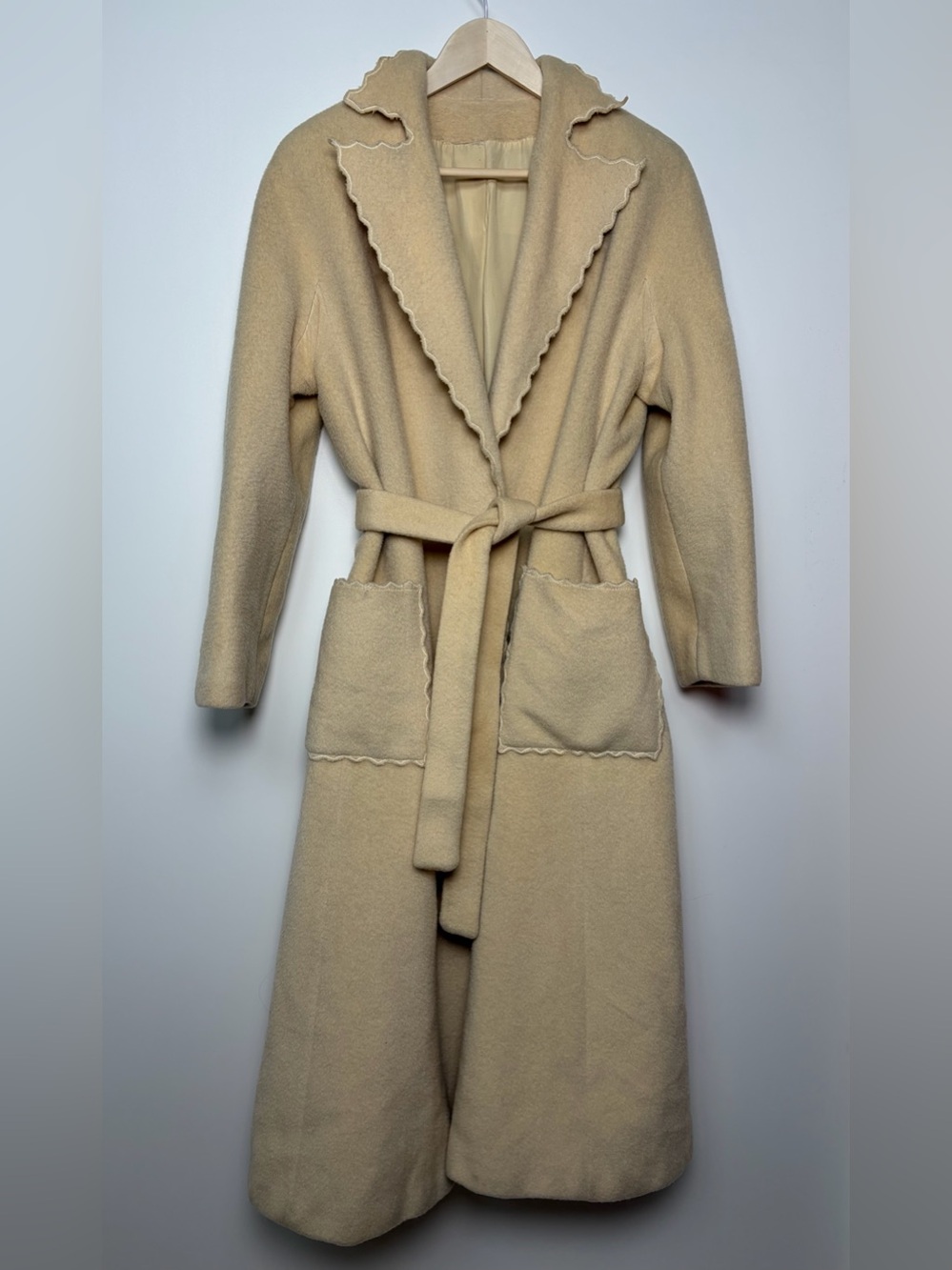 Zandra Rhodes Vintage 1960s Wool Cream Wrap Coat Scalloped Edge Modern Size 8